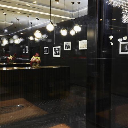 Roomers Munich, Autograph Collection Bagian luar foto The lobby of the hotel