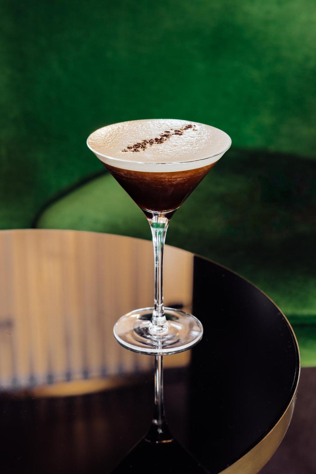 Roomers Munich, Autograph Collection Bagian luar foto Espresso Martini