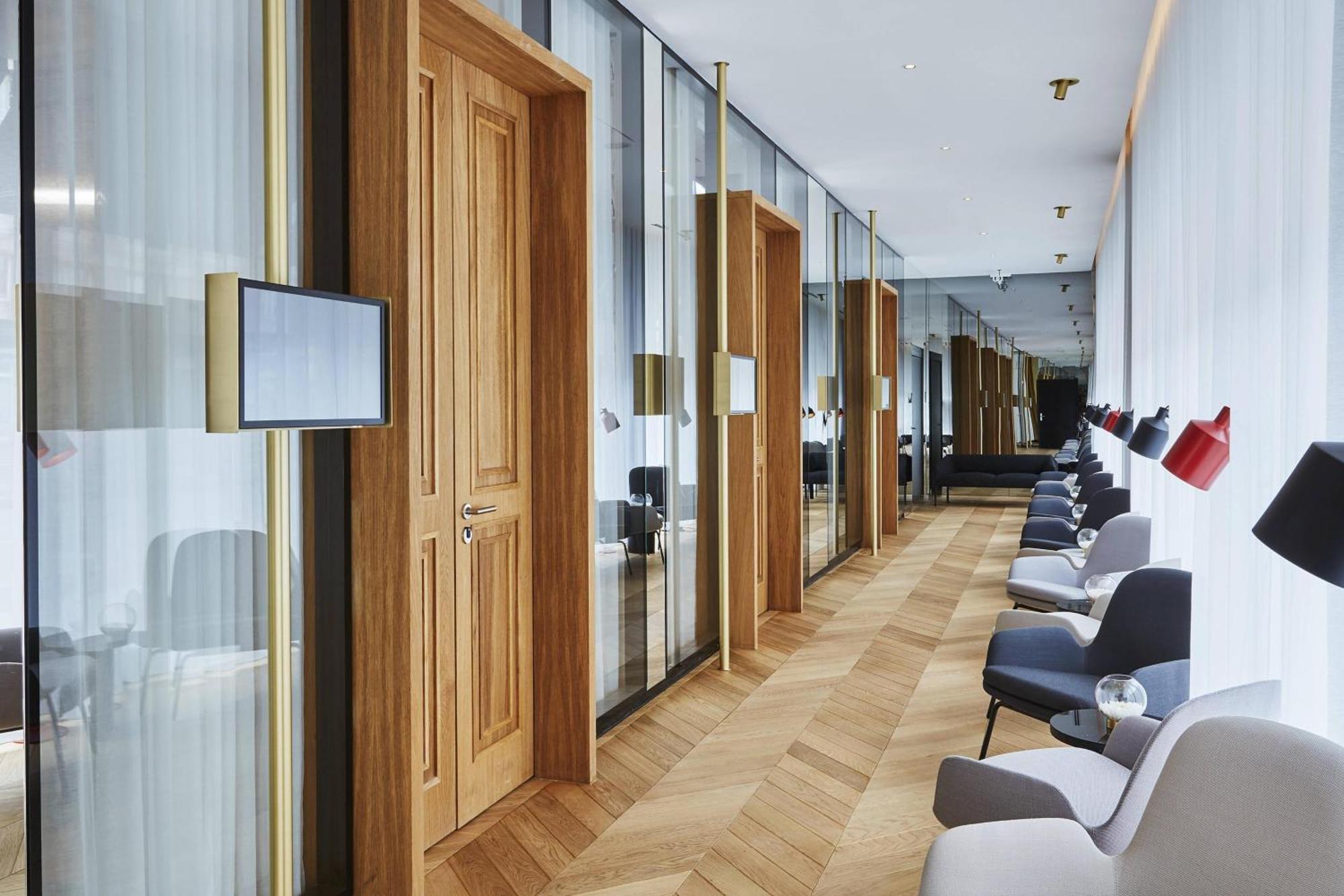 Roomers Munich, Autograph Collection Bagian luar foto The interior of the hotel