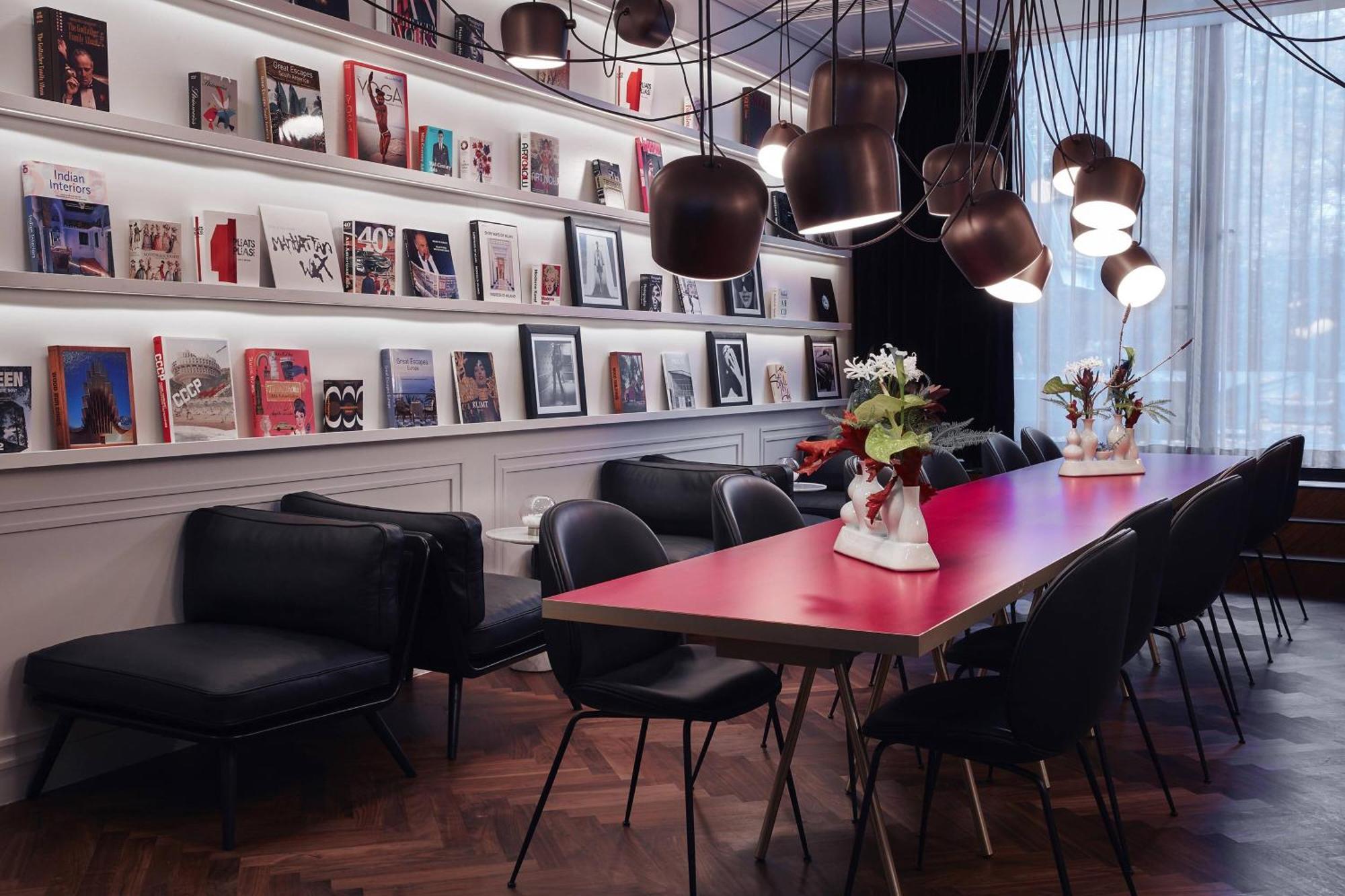Roomers Munich, Autograph Collection Bagian luar foto Library at the Hotel