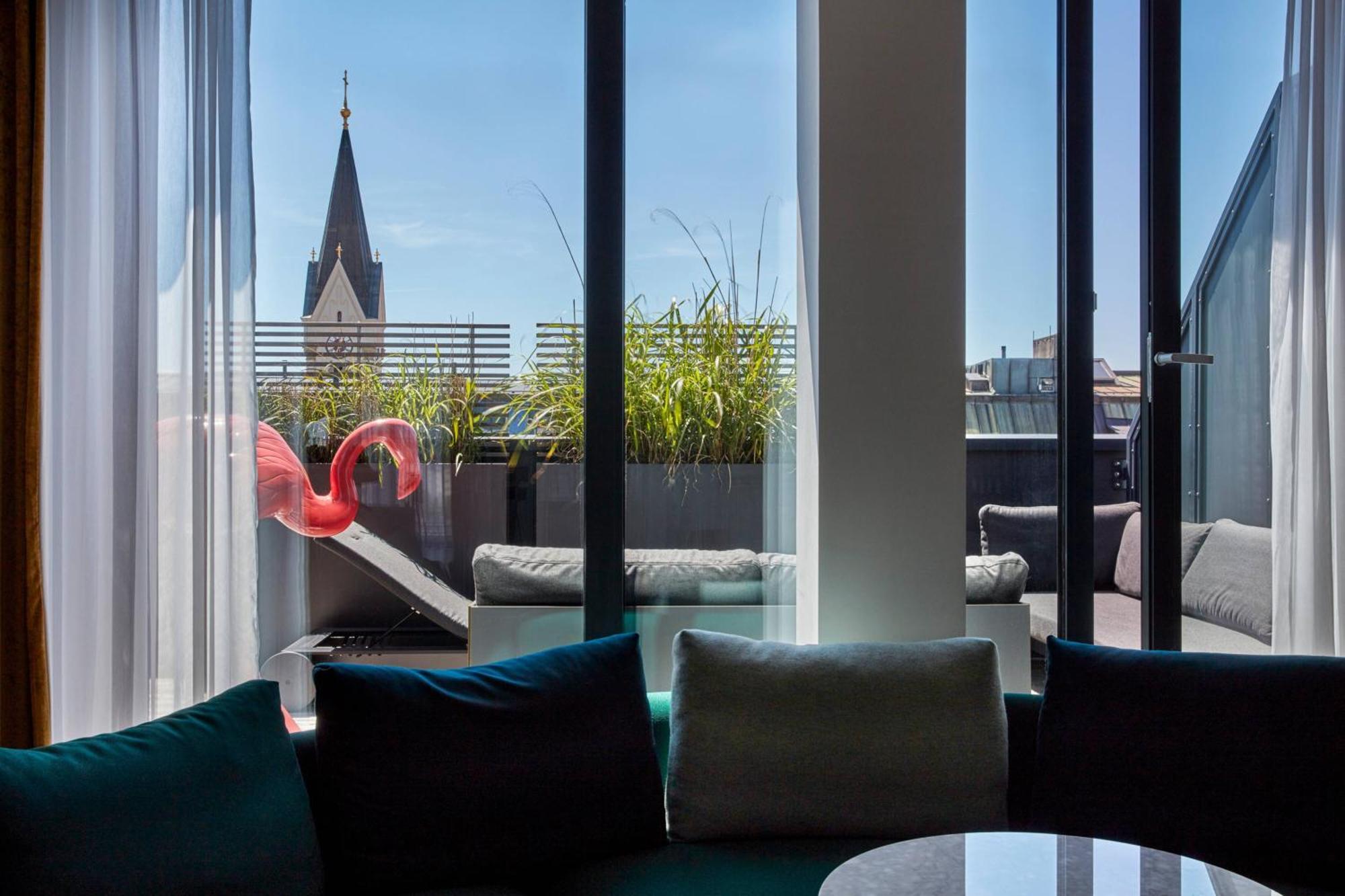 Roomers Munich, Autograph Collection Bagian luar foto The View from the Penthouse