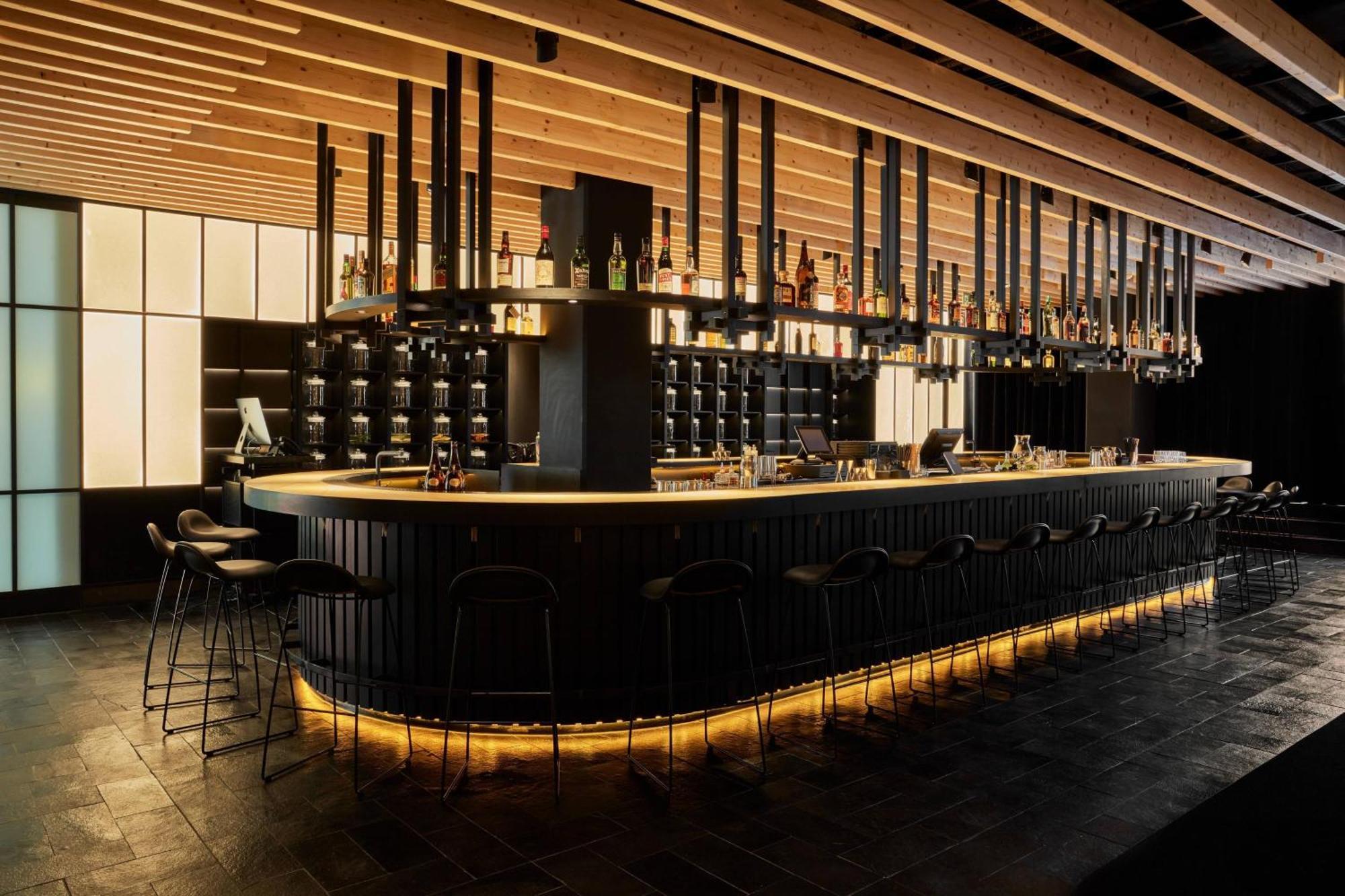 Roomers Munich, Autograph Collection Bagian luar foto The bar at the London Edition