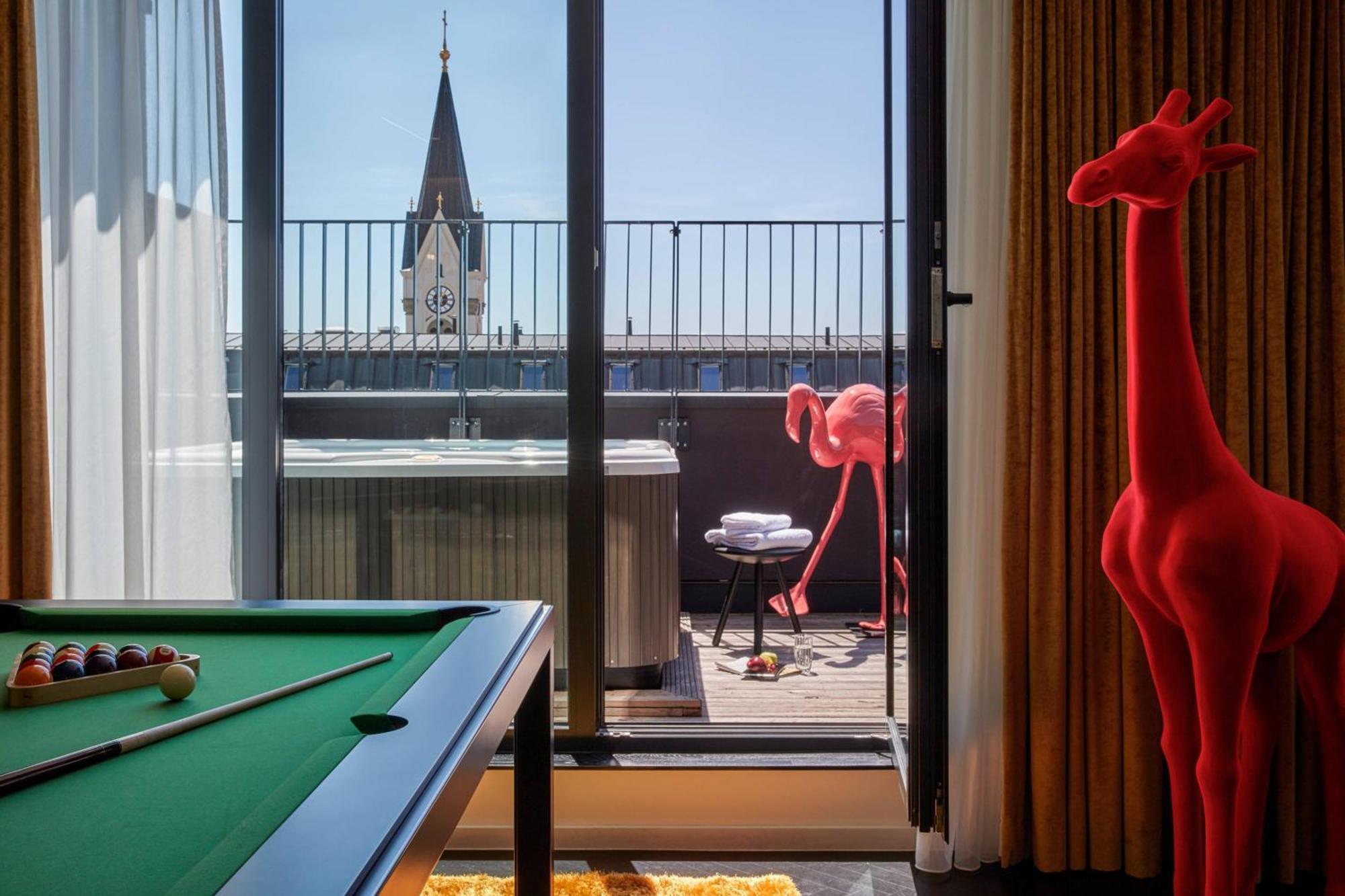 Roomers Munich, Autograph Collection Bagian luar foto The view from the penthouse