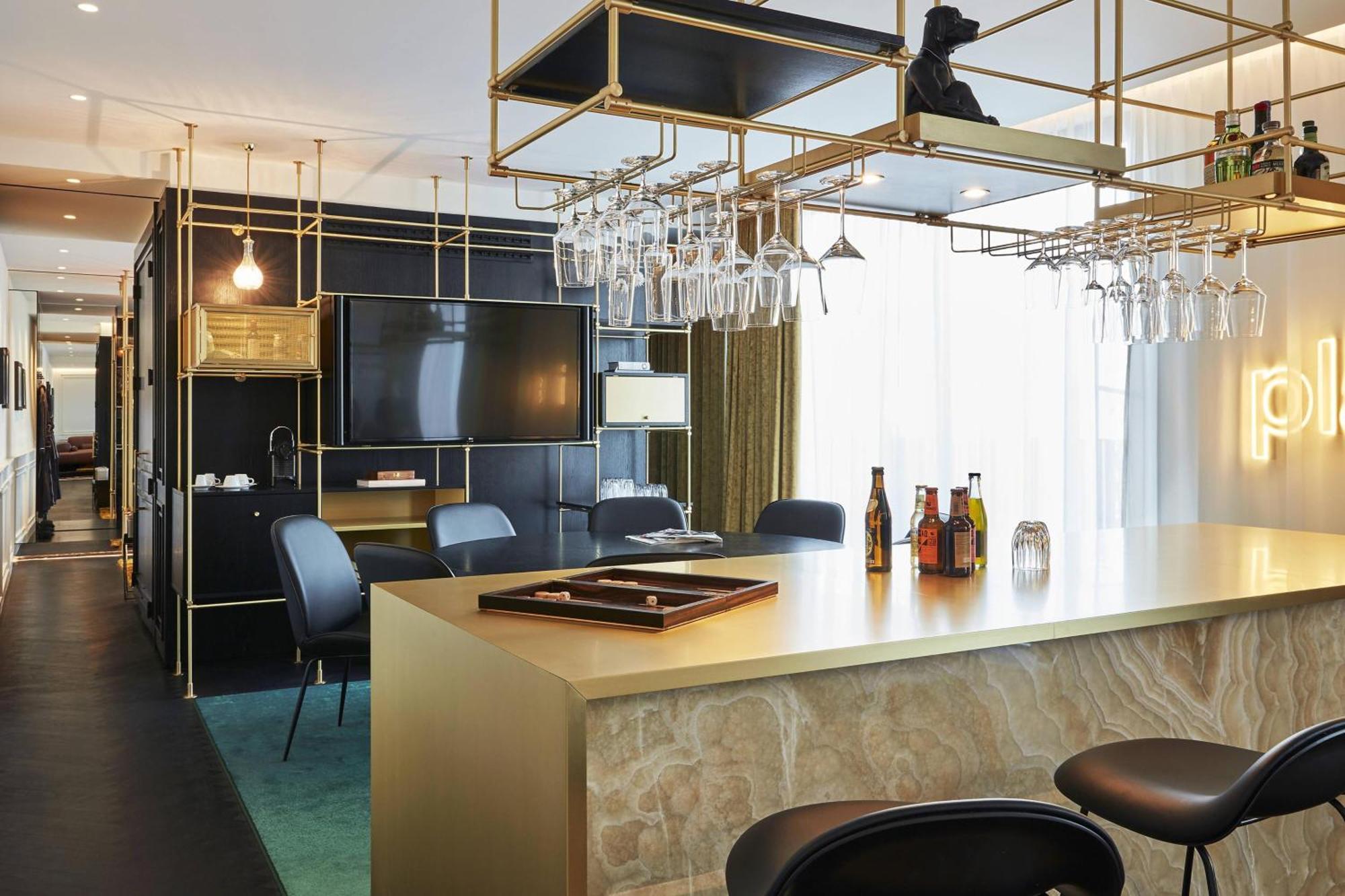 Roomers Munich, Autograph Collection Bagian luar foto The bar at the 1906 Lounge