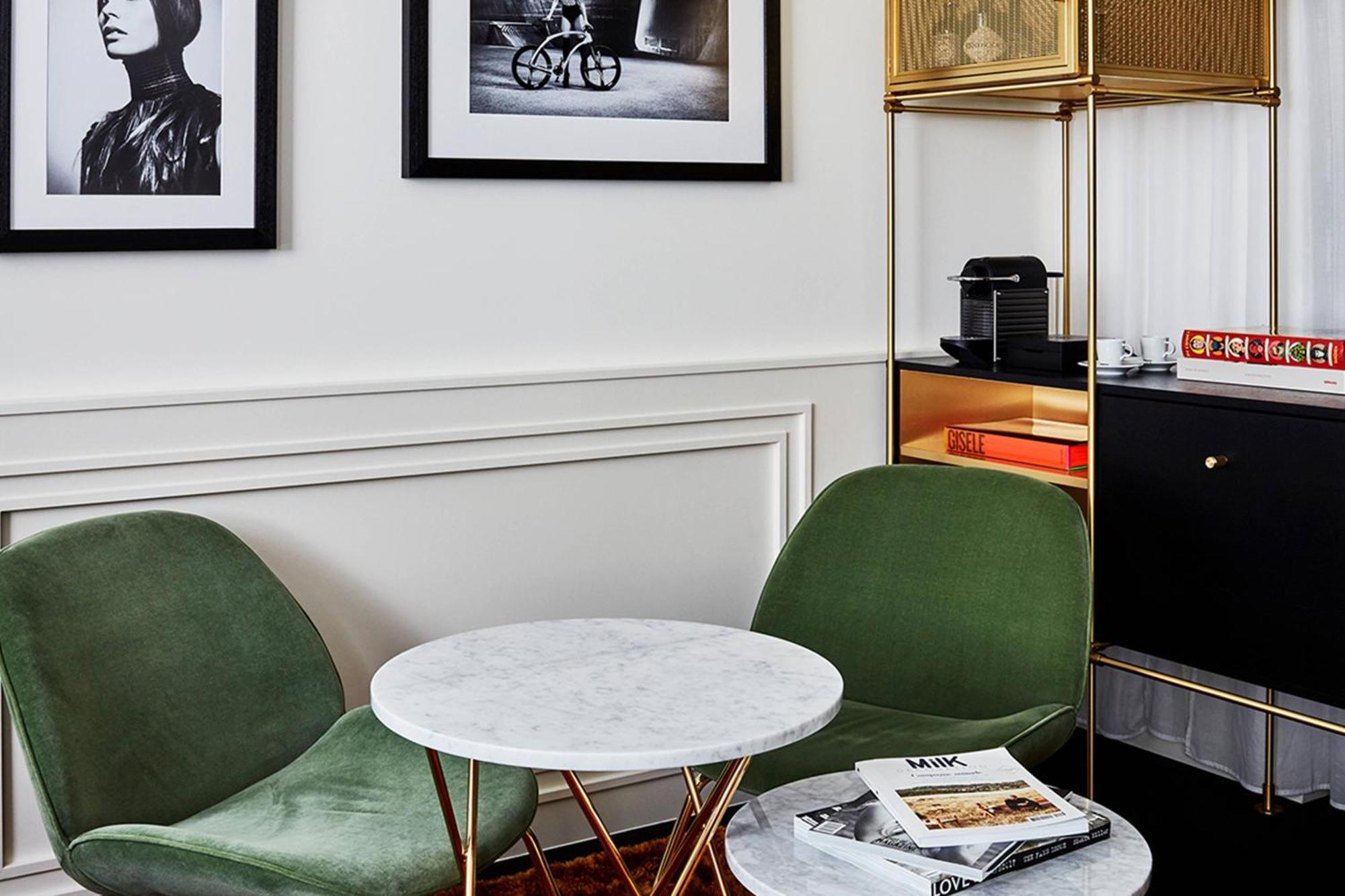 Roomers Munich, Autograph Collection Bagian luar foto A Nespresso machine in a hotel room