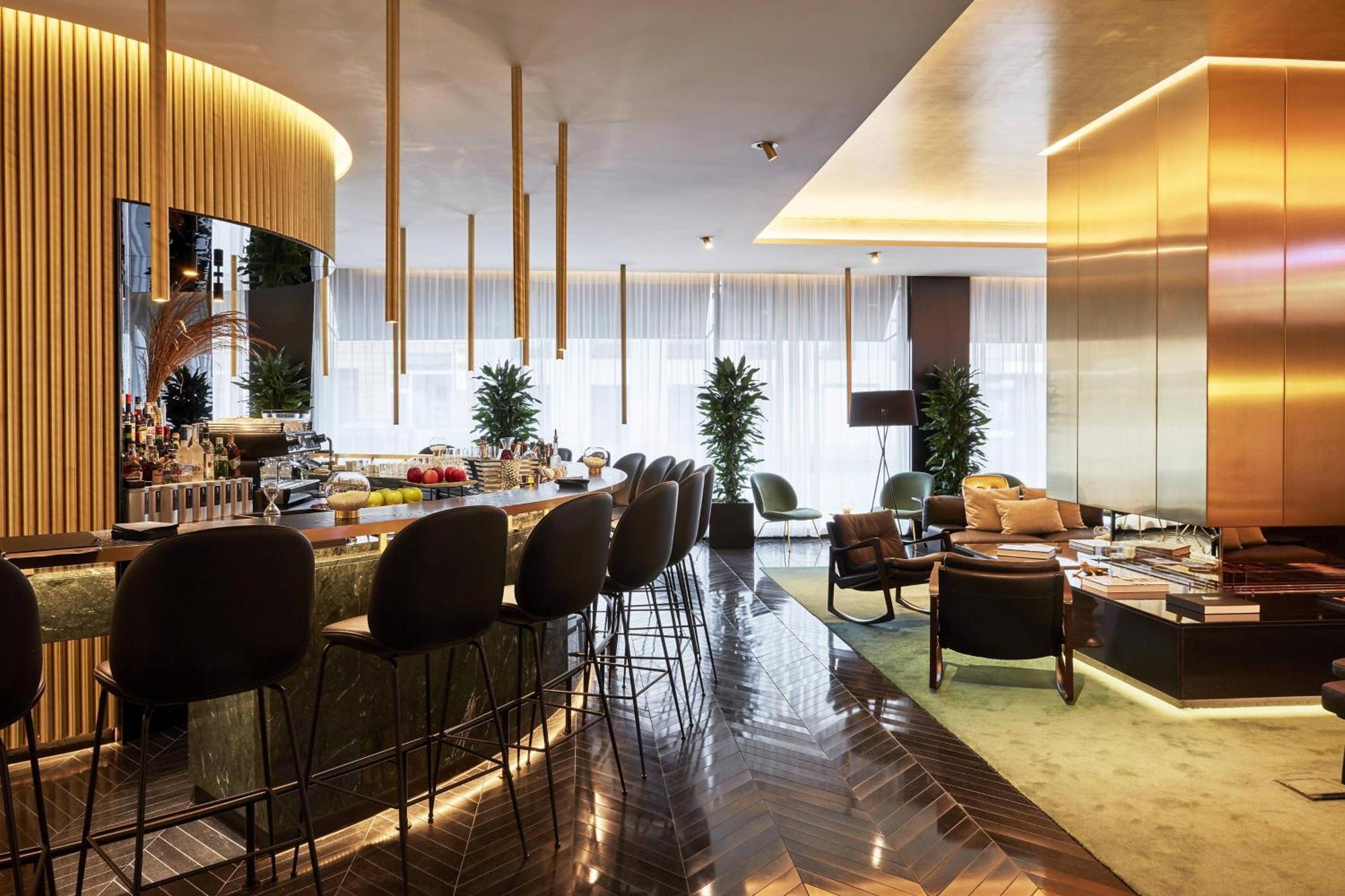 Roomers Munich, Autograph Collection Bagian luar foto The lounge at the airport